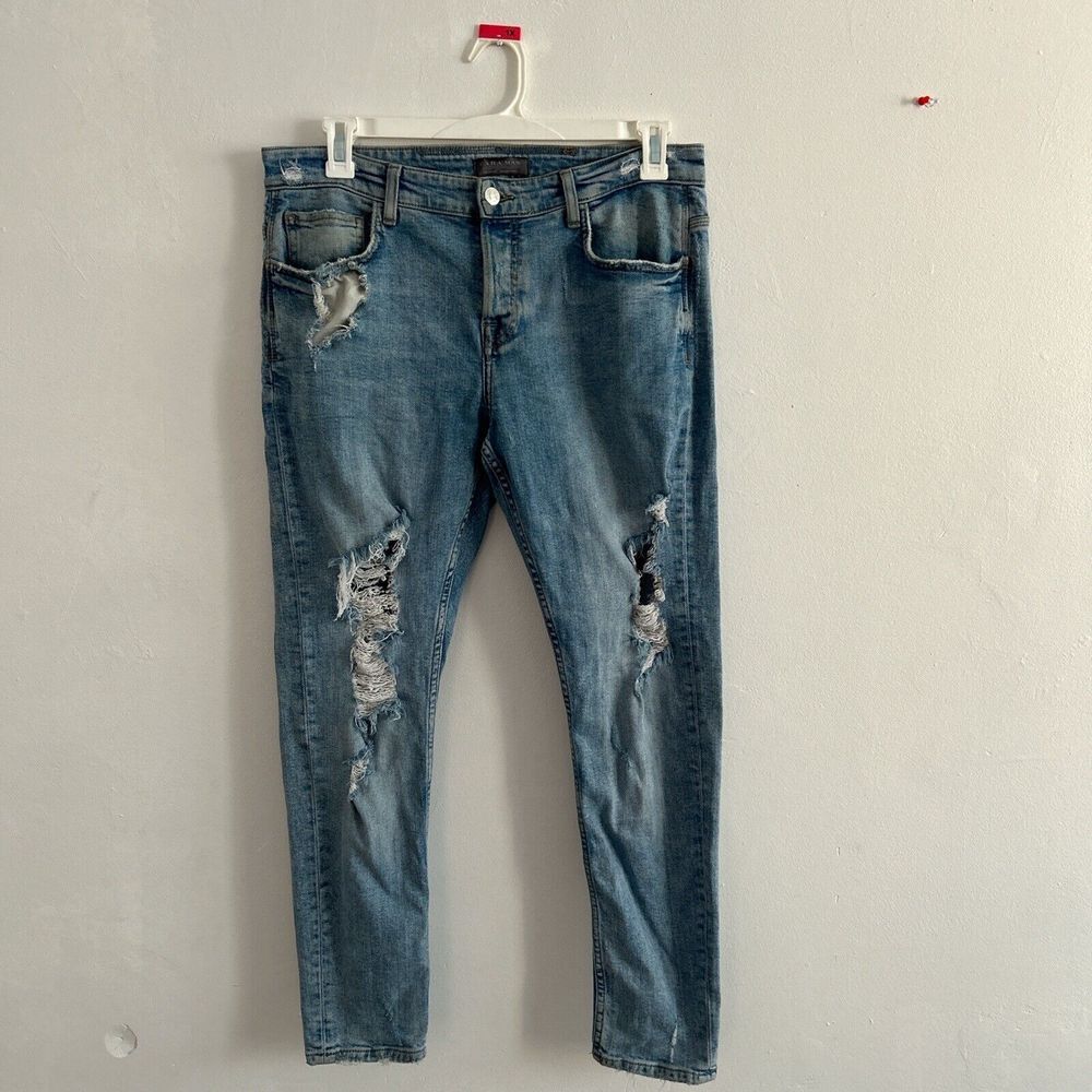 Zara Size 34 wash highly Distressed Ripped Jeansโ